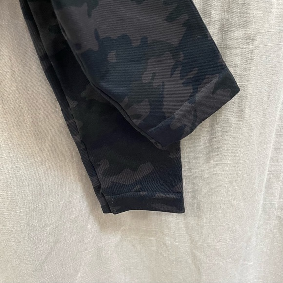 SPANX Seamless Leggings green camo size small - Picture 7 of 12